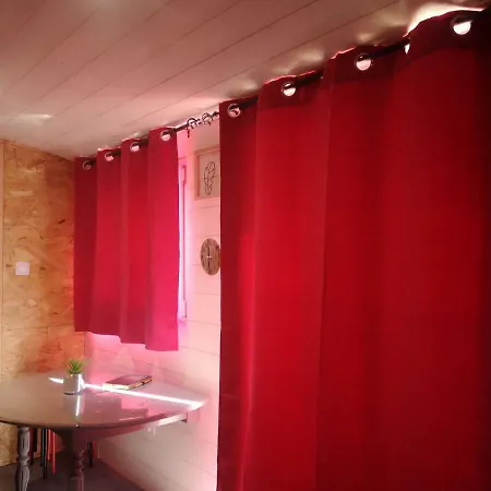 Roulotte De La Basse Biguerie Proche Zoo De La Fleche Campsite *