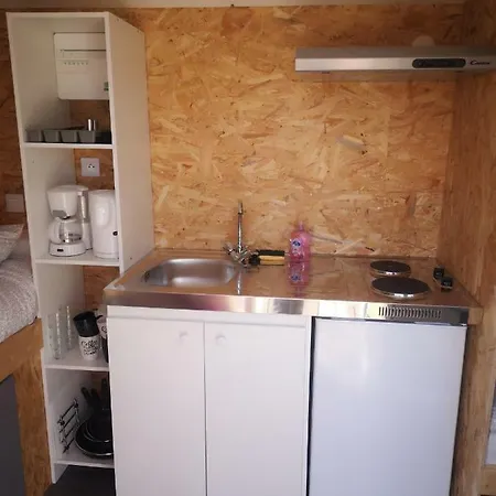 Roulotte De La Basse Biguerie Proche Zoo De La Fleche Campsite *