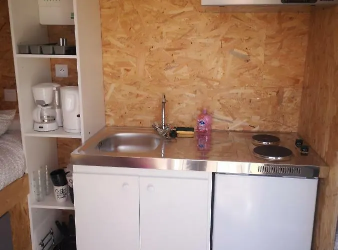 Roulotte De La Basse Biguerie Proche Zoo De La Fleche Campingplads *